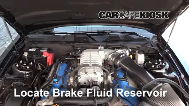 2011 Ford Mustang Shelby GT500 5.4L V8 Supercharged Coupe Liquide de frein Contrôler le niveau de liquide de frein